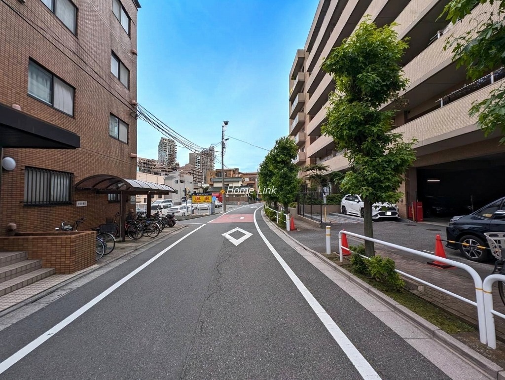 レクセルマンション赤塚公園　東側 前面道路歩道